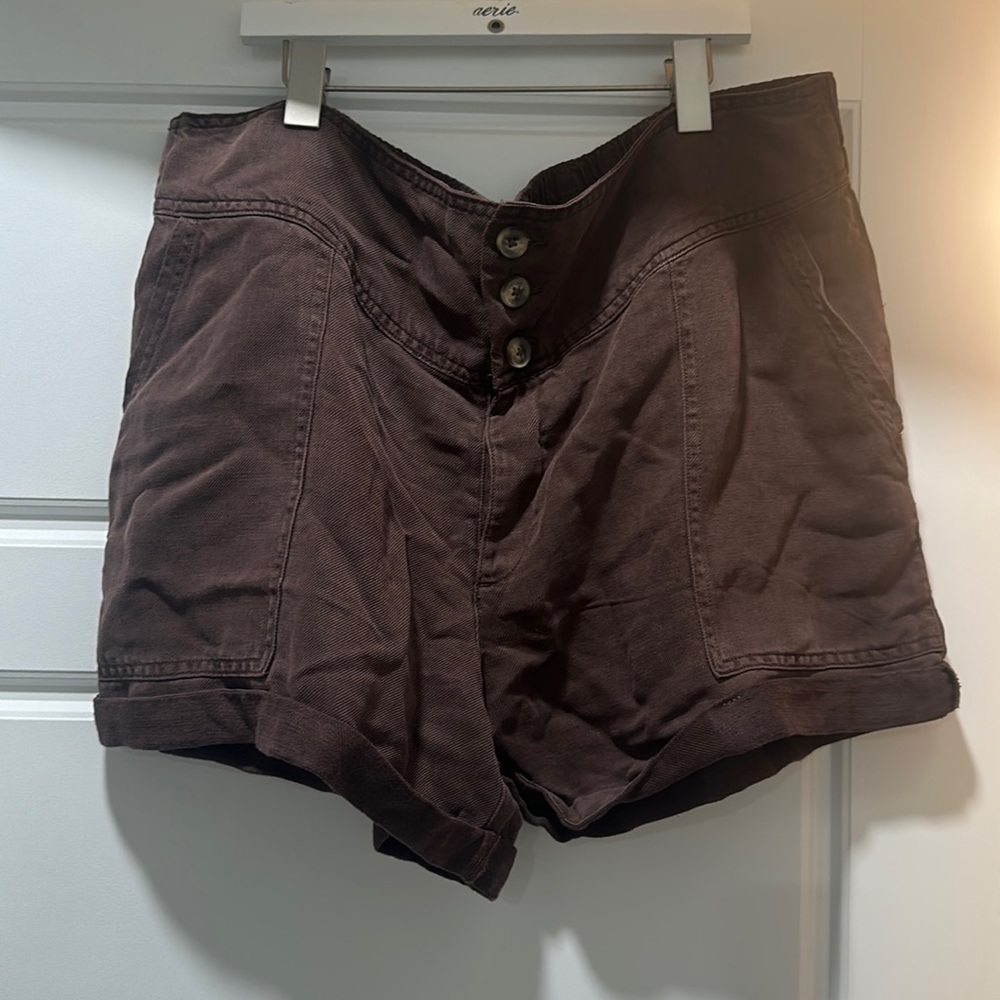 Aerie Brown 3 button Cuffed wide stretch back shorts